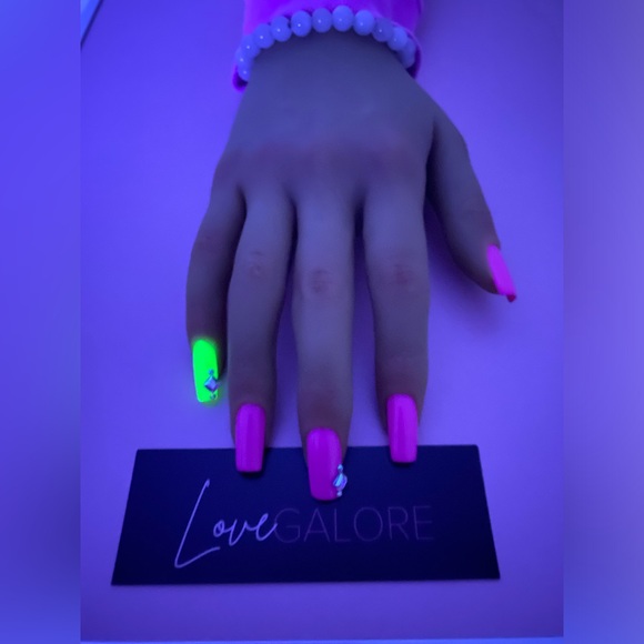 Hand Crafted Medium Square Pink/Neon (glow in the dark)  Love Galore Press Ons - Picture 2 of 4